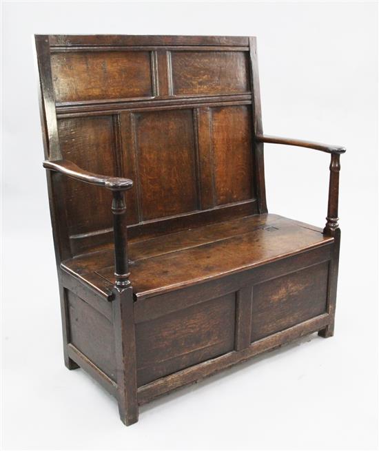 An 18th century open arm settle, W.3ft 4in.